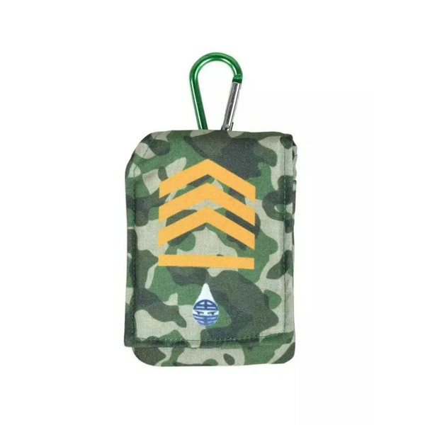 Insulin pump pouch for kids with cooling system in camouflage design and carabiner.