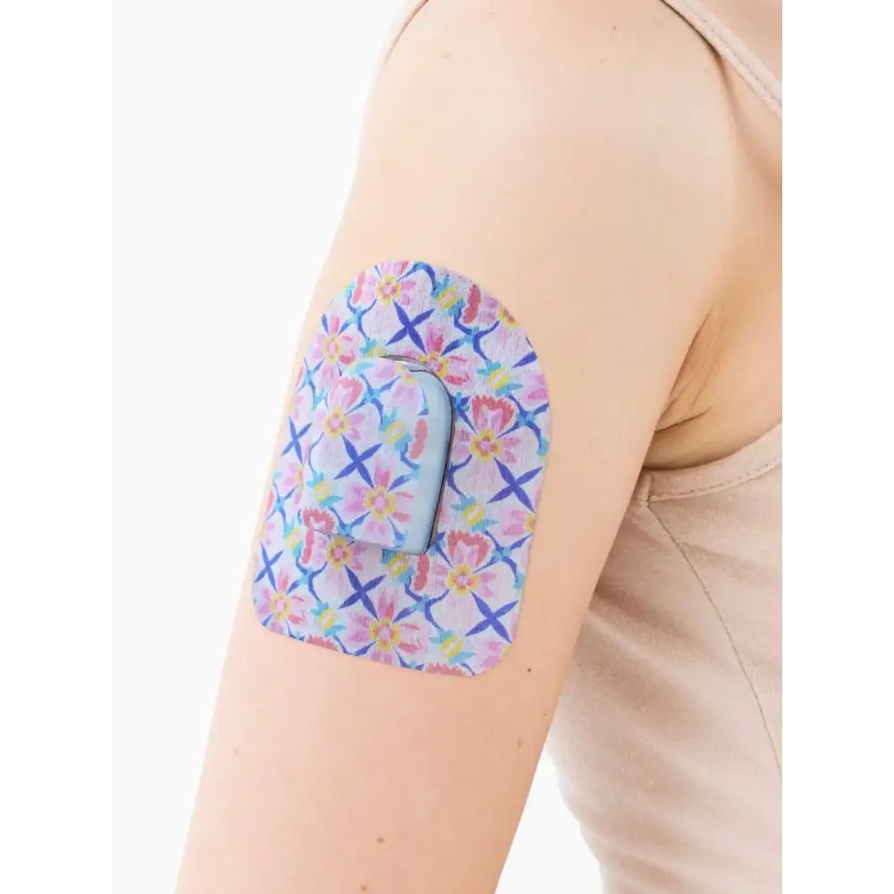Adesivo de fixação para pod Omnipod, série Spring, no braço, grande plano