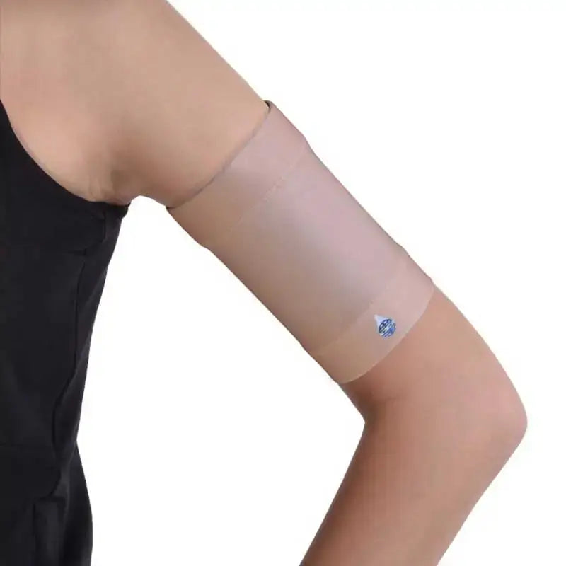 Protective armband in plain color, securing glucose sensor on upper arm.